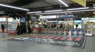 鶴橋駅床面案内表示写真