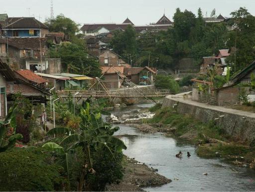 ジョグジャカルタに架かる竹の橋