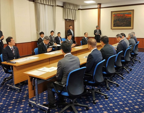 企業グループと知事