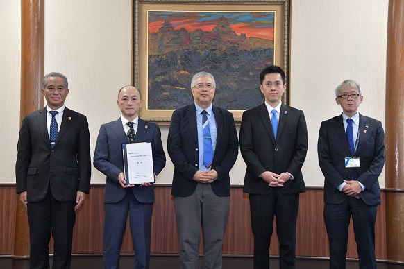 答申手交時の撮影