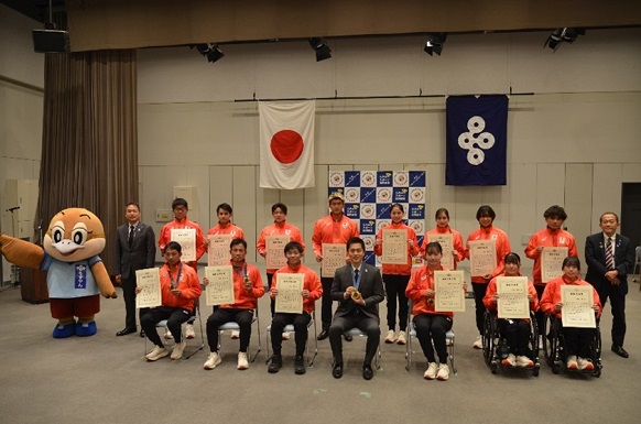 大阪ゆかりの選手たちと知事