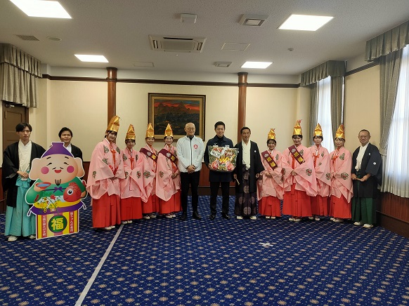 招福娘の皆さんと知事