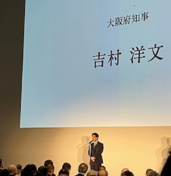 挨拶をする知事