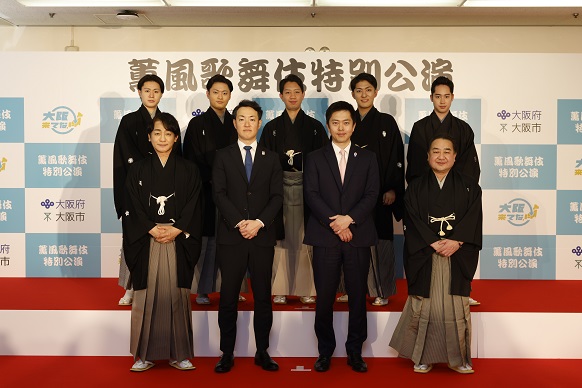 薫風歌舞伎特別公演記者発表会に参加する知事