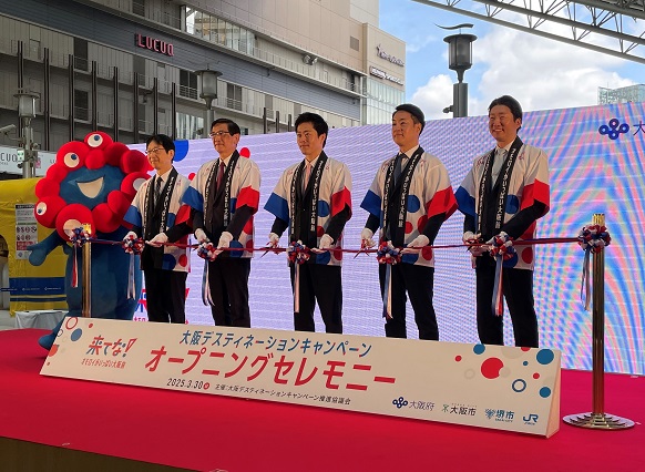 テープカットを行う知事ら首長