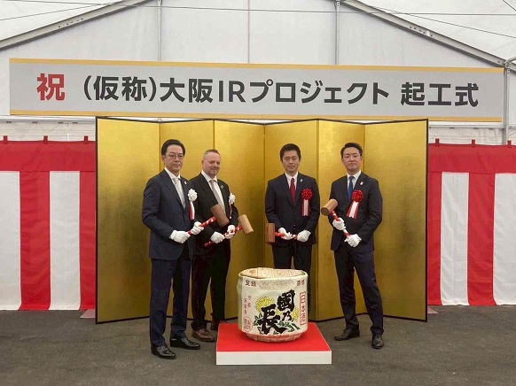 鏡開きに臨む知事