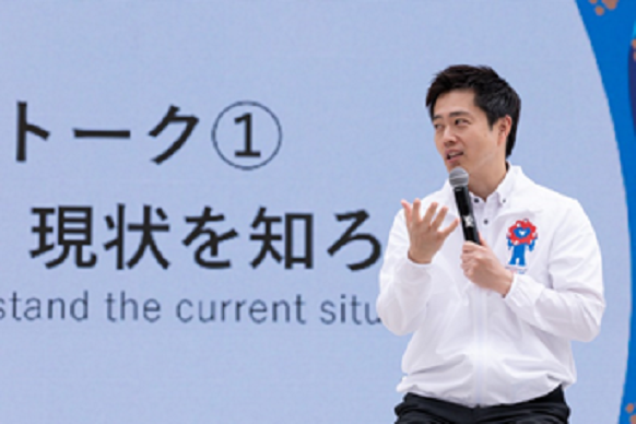 キックオフイベントに出席する知事