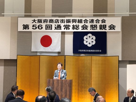 祝辞を述べる紀田副議長