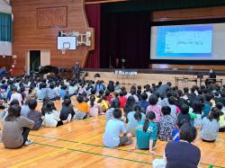 羽曳野市立高鷲北小学校の写真1