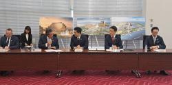 調印式の様子