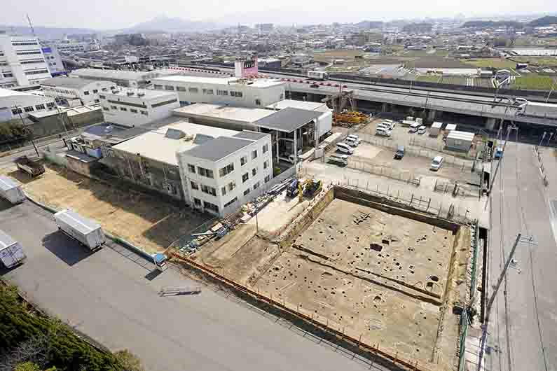 調査区と津堂城山古墳