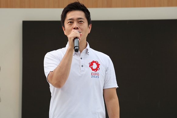 来賓挨拶する知事