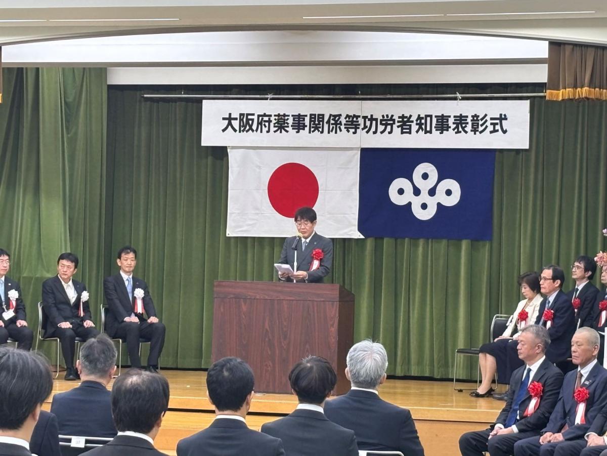 祝辞を述べる紀田副議長