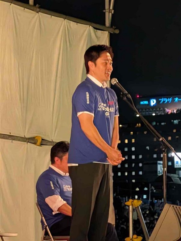 なにわ淀川花火大会で挨拶をする知事