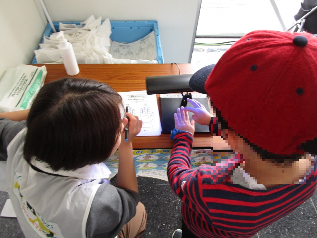 手洗い実験の様子