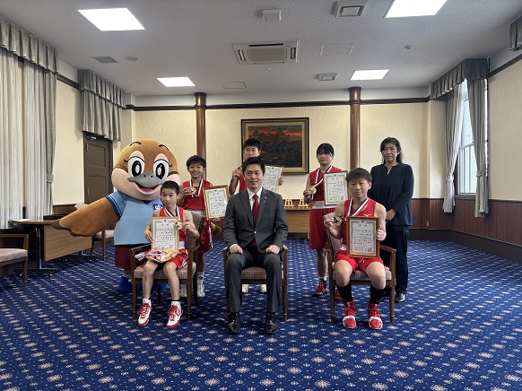 第12回全日本UJボクシング王座決定戦優勝選手(関係者含む)と知事