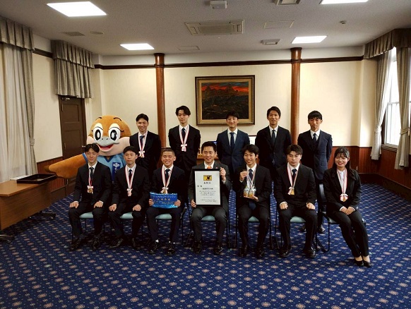 第21回 全日本大学フットサル大会優勝選手(関係者含む)と知事