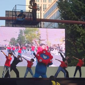 御堂筋ランウェイステージの様子