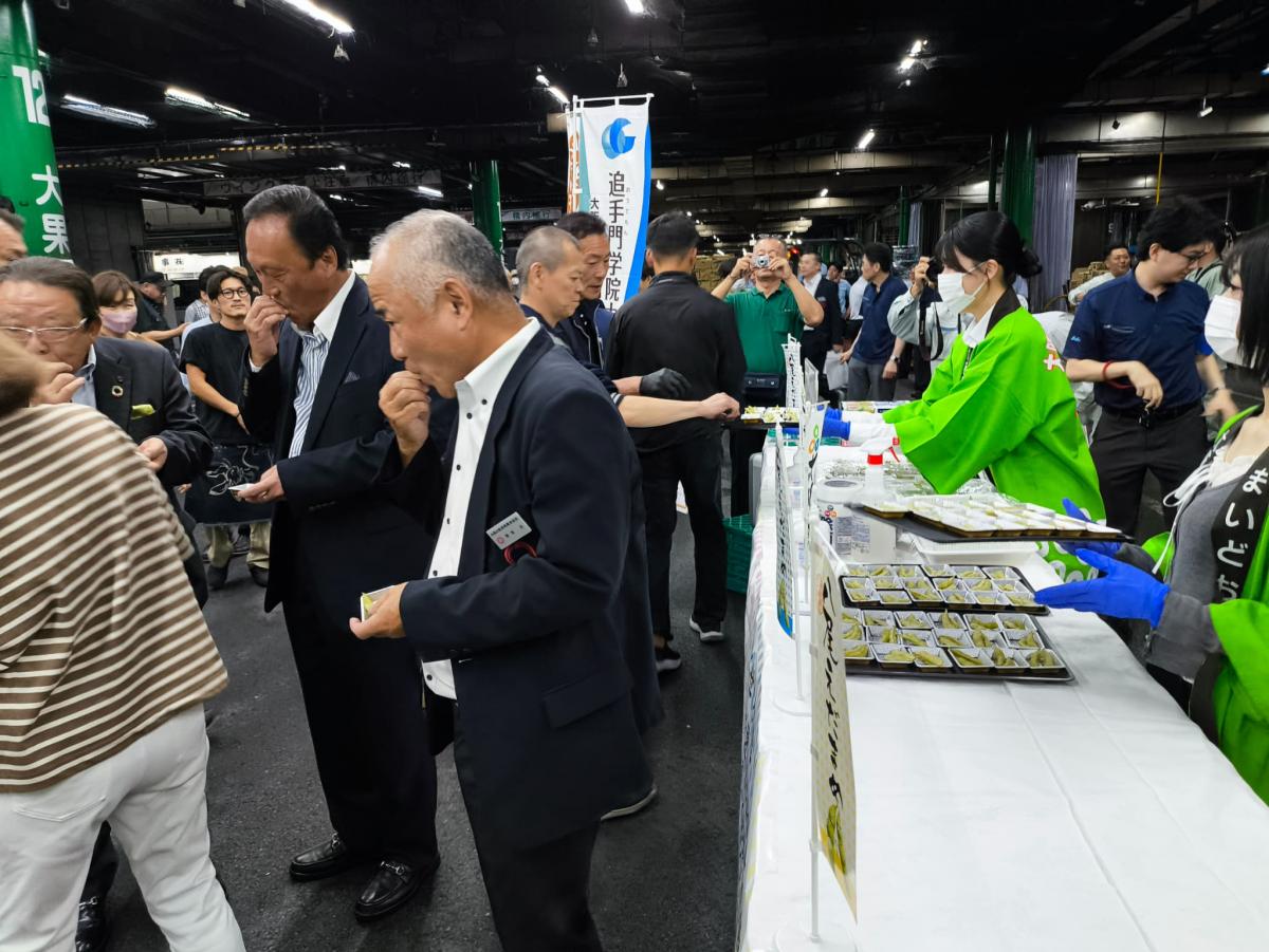 市場でのえだまめPR