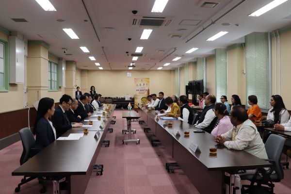 表敬訪問の様子1