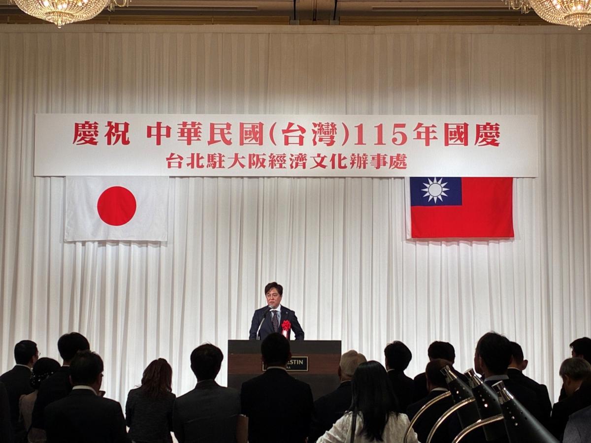 挨拶する西野議長