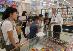 食品売場見学時の写真