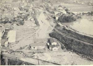 昭和42年北摂豪雨での女是川における洪水状況の写真