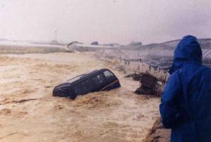 平成7年豪雨での槇尾川における洪水状況の写真