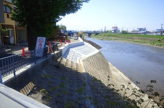 堤防補強施工後の写真