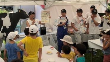 酪農を題材とした食育活動の様子