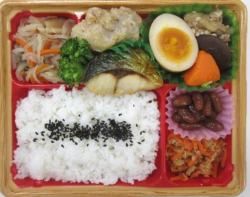 からだデリ栄養バランス弁当（牛すき煮＆焼きさば）の画像