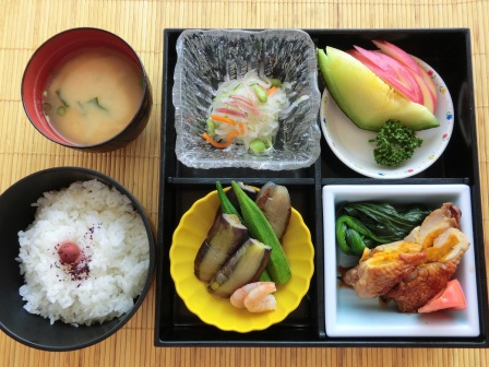 鶏と南瓜の重ね蒸し御膳の写真