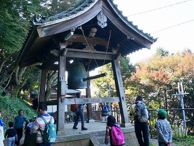 水呑地蔵尊で鐘つき