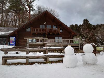 ログハウス前雪景色