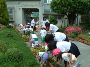 幼稚園との交流の様子