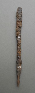 片かえしのある長頸鏃
