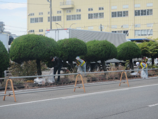 令和7年11月26日、清掃活動の様子（その2）