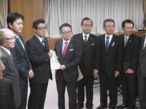 経産大臣への手交