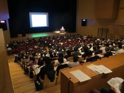 東海教授が講演している様子