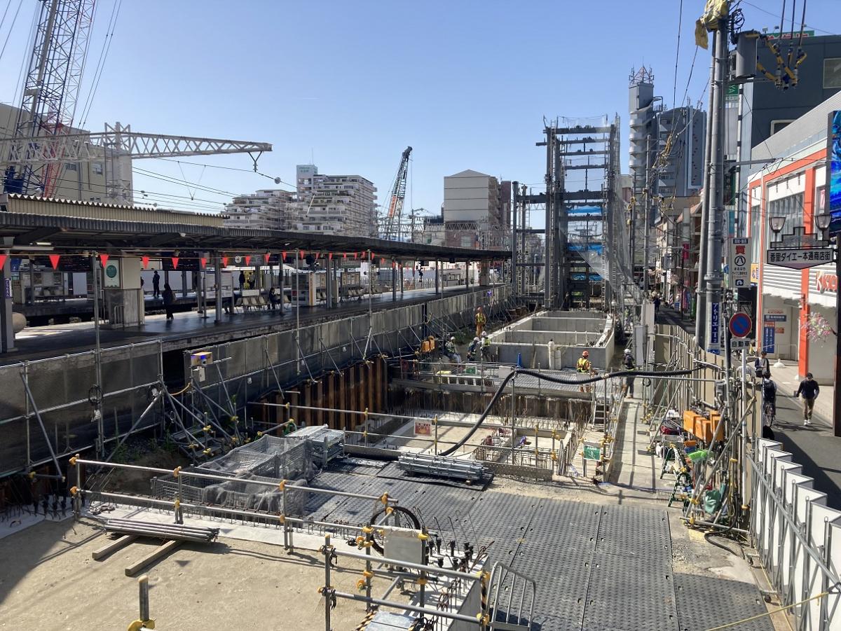 仮駅舎連絡通路整備状況