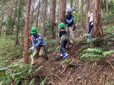 追い口側の鋸入れ作業の画像