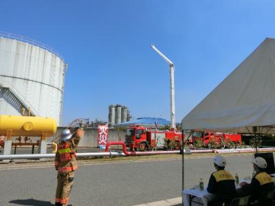 タンクへの放水準備