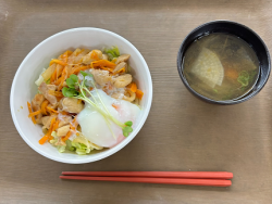 鶏の照り焼き丼　けんちん汁