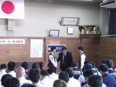 大阪府警の職員が認知症サポーター養成講座を受講している写真2