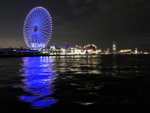 天保山大観覧車を眺める天保山渡船のページへのリンク画像