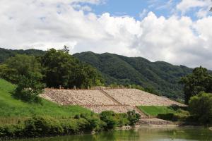 心合寺山古墳を眺める遊歩道のページへのリンク画像