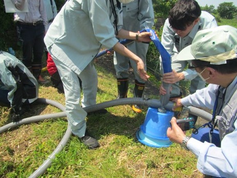 注水の作業