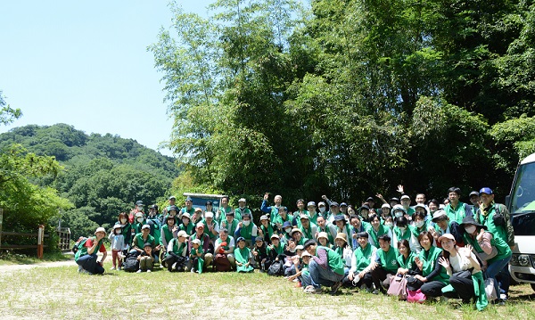 交野市いきものふれあいセンター付近で記念撮影した画像