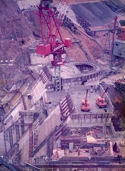 滝畑ダム堤防の工事中の写真