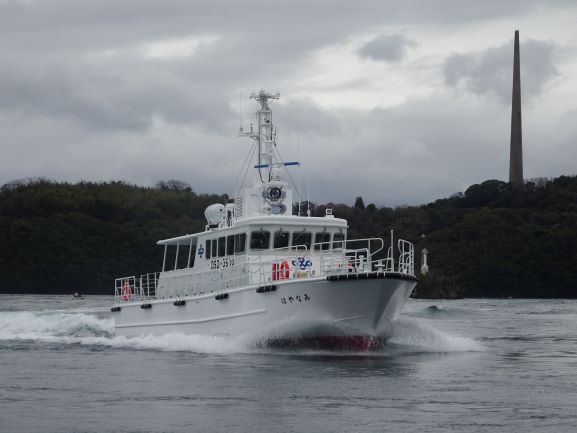 漁業取締船「はやなみ」前